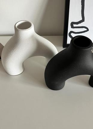 Ваза гипсовая декоративная белая и черная