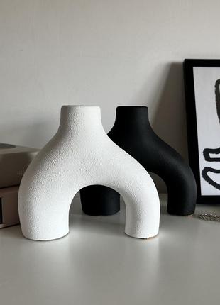 Ваза гипсовая декоративная белая и черная