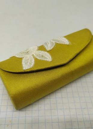 Футляр для помады