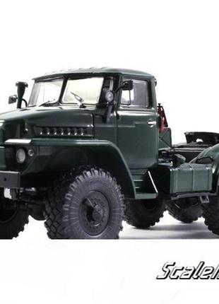 Масштабная модель урал-375c-k1 седловый тягач (1961). автоистория. масштаб 1:43
