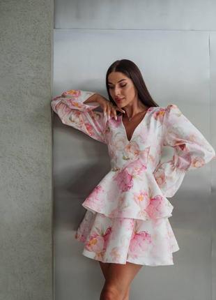 Невероятное платье мини в цветочный принт с объемной юбкой