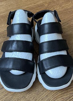 Skechers босоножки р.36(23см)