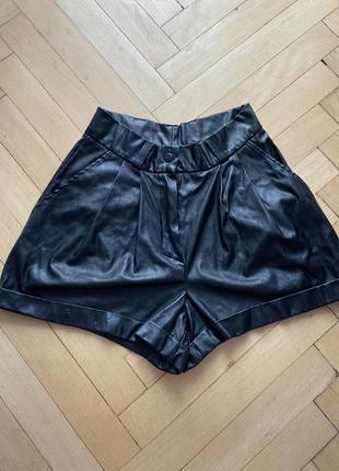 Шорты кожаные