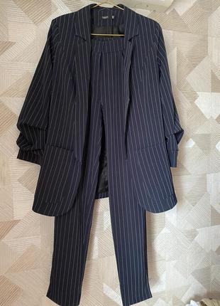 Жіночий брючний костюм xs