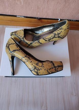 Туфлі. dorothy perkins. 40 розмір. туфли. зміїний принт. туфли. змія