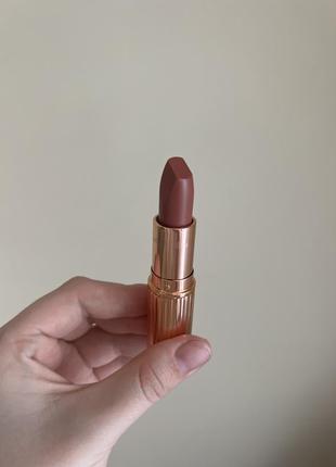 Помада charlotte tilbury pillow talk