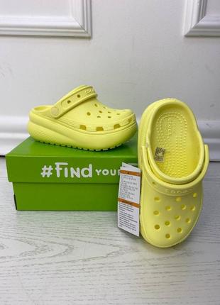 Crocs classic cutie clog sulphur кроксы детские на платформе2 фото