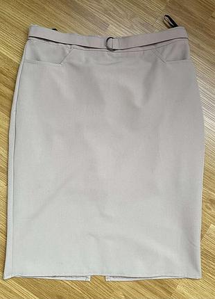 Світла коротка спідниця