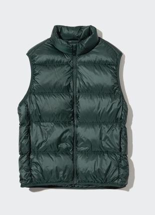 Жилетка uniqlo на пуху темно-зелена