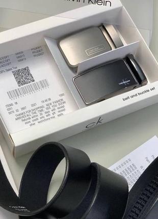 Подарочный набор с ремнем и двумя съемными пряжками calvin klein3 фото