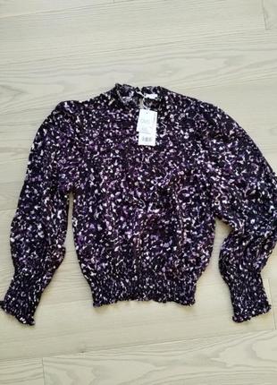 Блузка новая внизу и манжеты резинки. длина 53, рукав 61. приятная ткань.