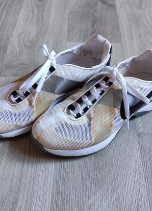 Женские кроссовки для гольфа 
nike golf
original
37.5 р 24 см