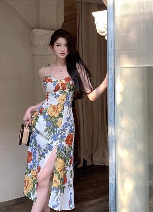 Элегантное платье, на тонких брителях, с выразительным разрезом, в очень красивой цветочной расцветке❤️1 фото