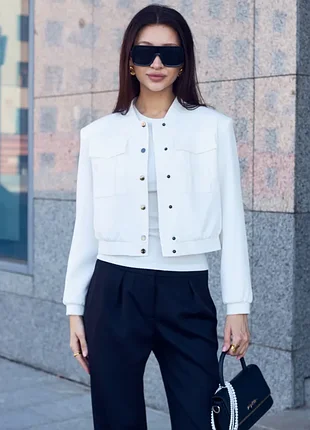 Короткий жакет бомбер с манжетами укороченный бомбер на кнопках