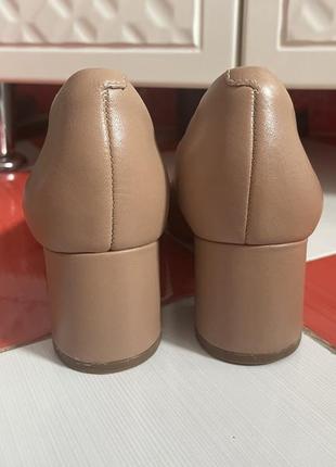 Шикарные удобные нюдовые  кожаные туфли лодочки clarks/100% кожа4 фото