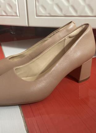 Шикарные удобные нюдовые  кожаные туфли лодочки clarks/100% кожа7 фото
