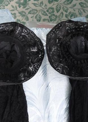 Черные кружевные чулки.
