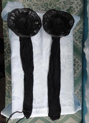 Черные кружевные чулки.