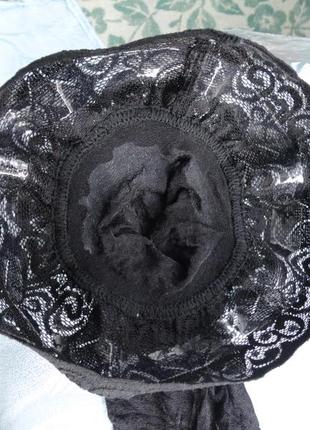 Черные кружевные чулки.