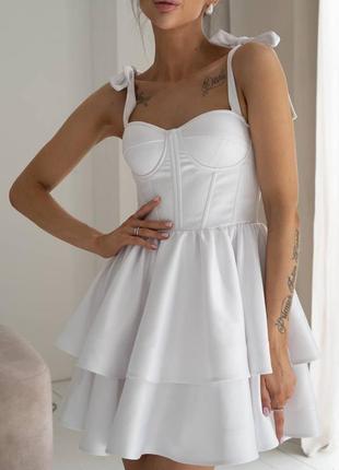 Кукольное белое платье с нереально пышной двойной юбкой и корсетом, который красиво подчеркивает декольте, имеет push-up чашки9 фото