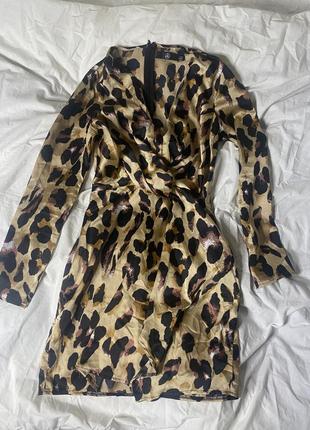 Леопардова атласна міні сукня на запах