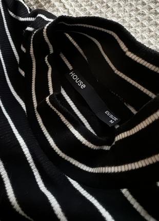 Футболка з високим горлом