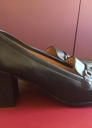 Marks & spencer кожаные туфли лоферы на каблуке с квадратным носком, р.40,5-415 фото