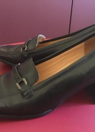 Marks & spencer кожаные туфли лоферы на каблуке с квадратным носком, р.40,5-416 фото