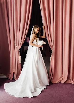 Весільна сукня атласна з шлейфом xs від tesoro bridal, ariamo salon