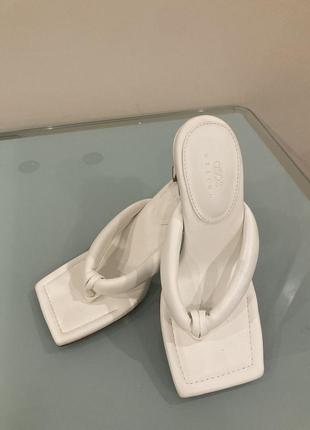 Шльопанці asos