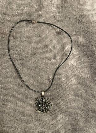 Жіноча прикраса