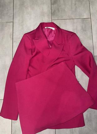 Костюм жіночий