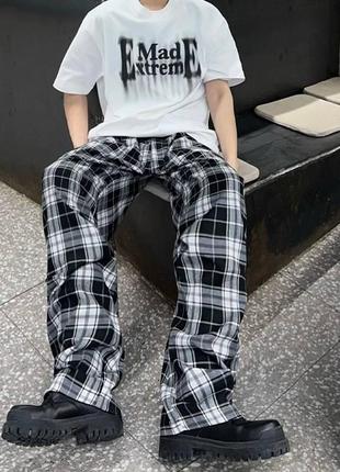 Чоловічі штани в клітинку