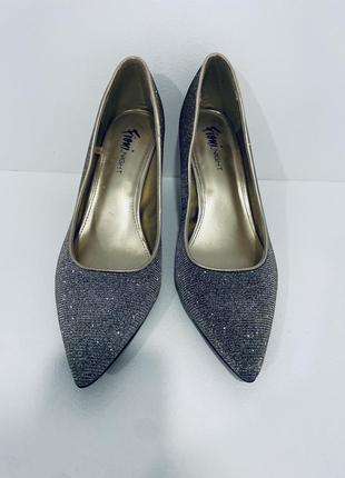 Туфлі з сріблястим відтінком3 фото