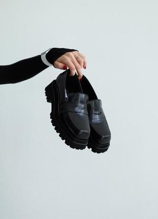 Женские черненные кожаные лоферы, оксфорды на тракторной подошве, кожаные туфли