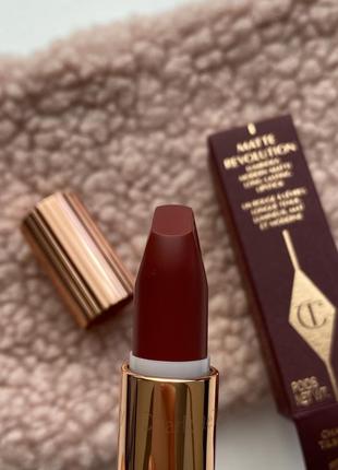 Повнорозмірна помада для губ charlotte tilbury matte walk of shame - walk of no shame