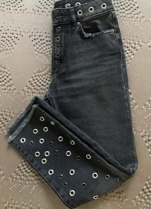 Джинсы zara с металлическими вставками, 34р