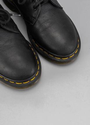 Культовые кожаные туфли dr.martens 14616 фото