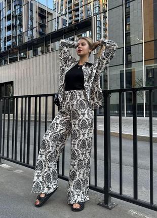 Жіночий костюм