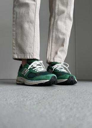 Нью белес кроссовки зеленые new balance 2002r "forest green"7 фото