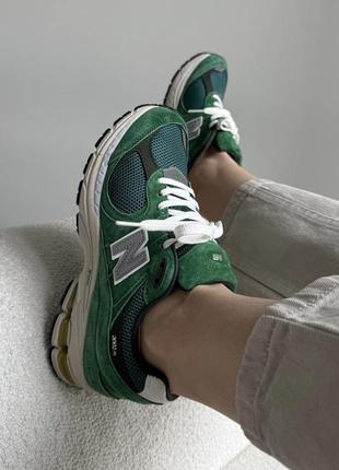 Нью белес кроссовки зеленые new balance 2002r "forest green"