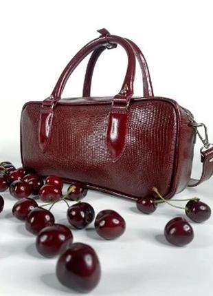 Сумка женская кожаная бордовая рептилия глянцевая 1679