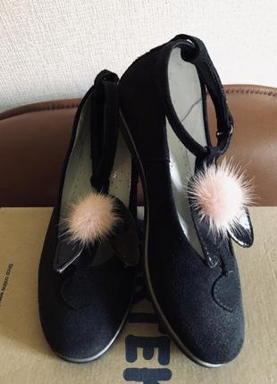 Туфлі bartek ідеальний стан натуральна замша