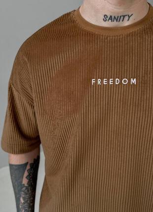 Стильная молодежная футболка freedom коричневая7 фото