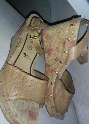 Tamaris(немечки) - симпатичные босоножки на танкетке р.40 (26 см)