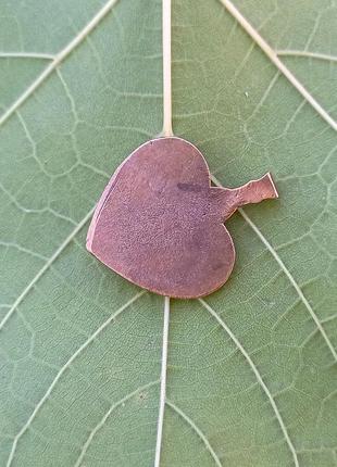 Латунний кулон серце з червоною емаллю