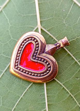 Латунний кулон серце з червоною емаллю