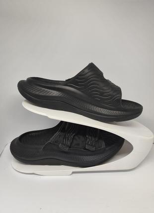 Стильні  шльопанці hoka one one black luxe чорні ,нові