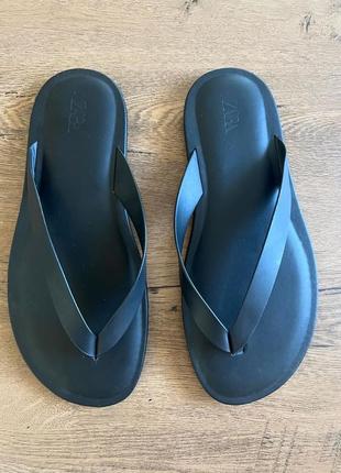 Шльопанці zara