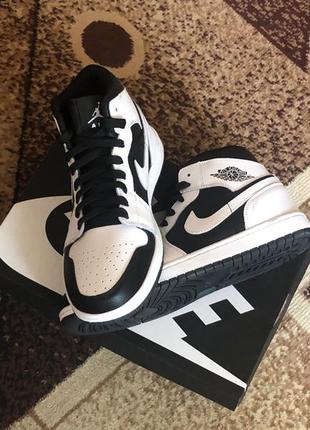 Кроссовки nike air jordan 1 black/white1 фото